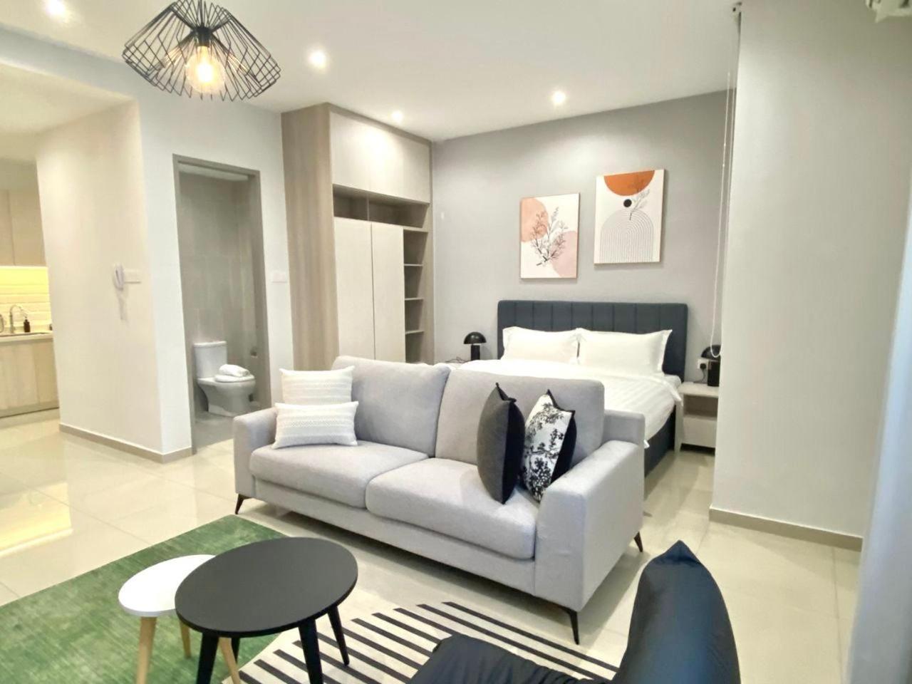 Wanderlust Retreat Studio By Iconic Regency Bayan Lepas Exteriör bild